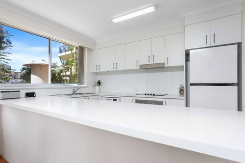 Sandown - Hosted By Burleigh Letting - Kawana Tourism 3