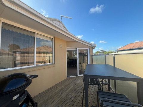 Sandpiper 10 - Close To Town And Beach - Kawana Tourism 3