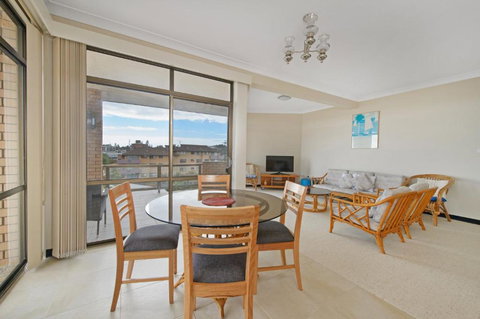 Sandpiper 9 25 Waugh Street - Kawana Tourism 2
