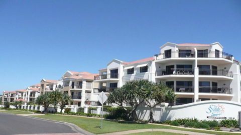 Sands 16, 20 - 22 Pacific Parade - Kawana Tourism 0