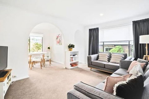 Sandy Bay Cozy Cottage Close To CBD - Kawana Tourism 0