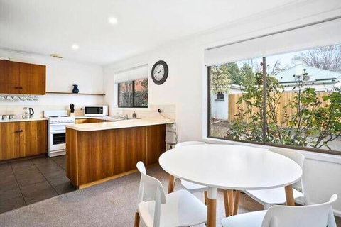 Sandy Bay Cozy Cottage Close To CBD - Kawana Tourism 1