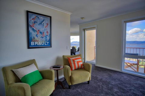 Sandy Bay Townhouse - Kawana Tourism 1
