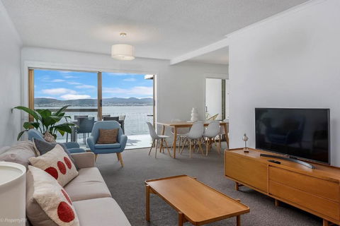 Sandy Bay Waterfront - Kawana Tourism 2