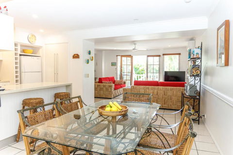 Sandy Beach Resort - Kawana Tourism 3