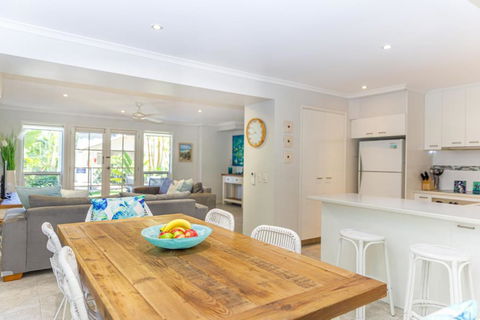 Sandy Beach Resort - Kawana Tourism 1