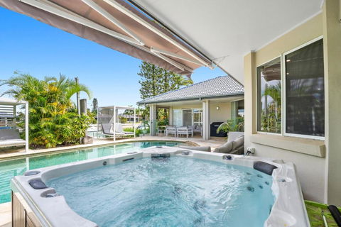 SEACLUSION 5 Bed Waterfront, Sleeps 12 - Kawana Tourism 3