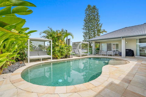 SEACLUSION 5 Bed Waterfront, Sleeps 12 - Kawana Tourism 2