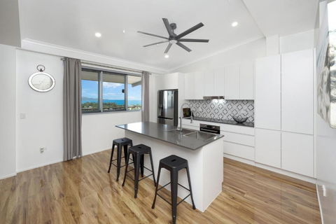 SEA-Renity On Castle Hill - Kawana Tourism 3