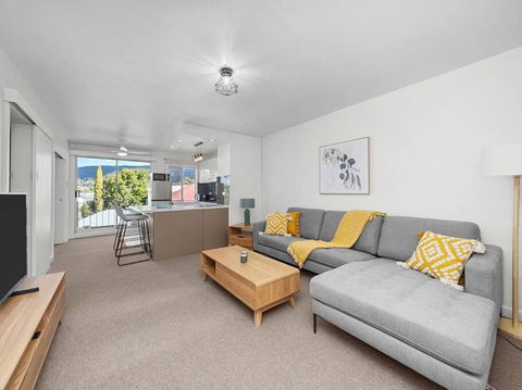 Sandy Bay Apartment With Hobart River View, Near UTAS - Stroll To Cafes And Shops - Kawana Tourism 0
