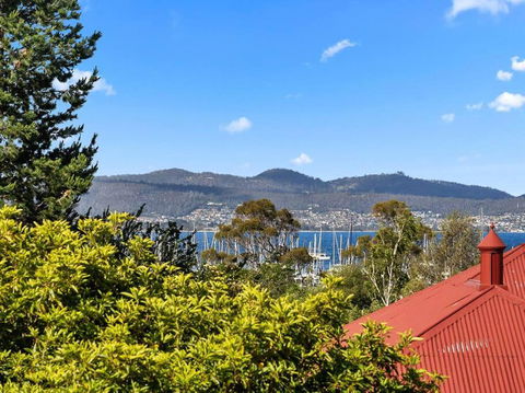 Sandy Bay Apartment With Hobart River View, Near UTAS - Stroll To Cafes And Shops - Kawana Tourism 1