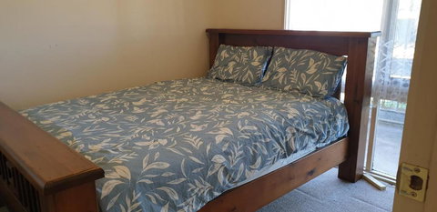 Standard Queen Size Bedroom - Kawana Tourism 1