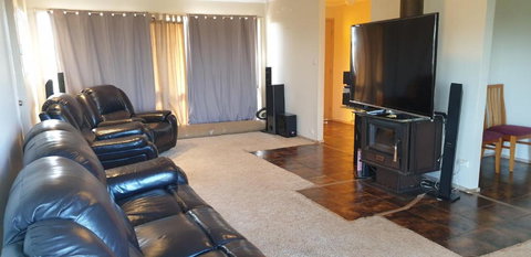 Standard Queen Size Bedroom - Kawana Tourism 3