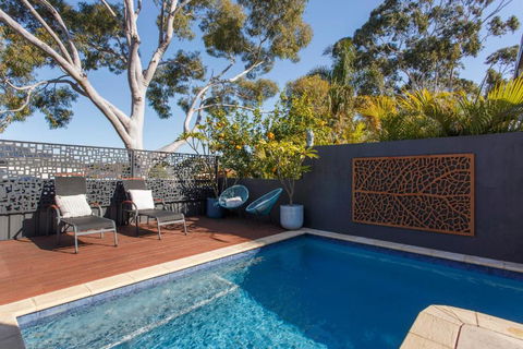 Stella Retreat - Townhouse With Pool - Kawana Tourism 1
