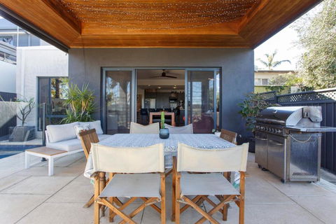 Stella Retreat - Townhouse With Pool - Kawana Tourism 3