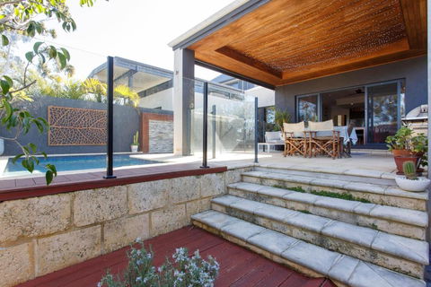 Stella Retreat - Townhouse With Pool - Kawana Tourism 2