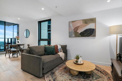 Stunning Lake Views Apt W Balcony And Wi-Fi - Kawana Tourism 1