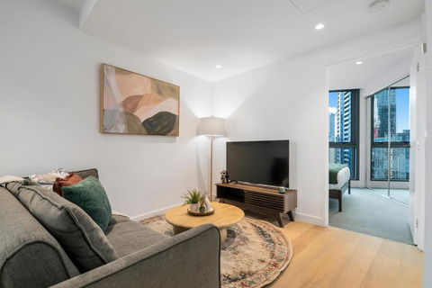 Stunning Lake Views Apt W Balcony And Wi-Fi - Kawana Tourism 0