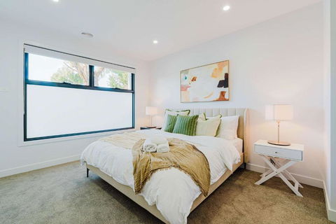 Stylish 4BR Family Townhouse With Private Courtyard - Kawana Tourism 2