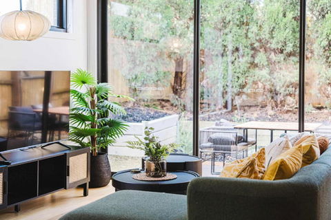 Stylish 4BR Family Townhouse With Private Courtyard - Kawana Tourism 3