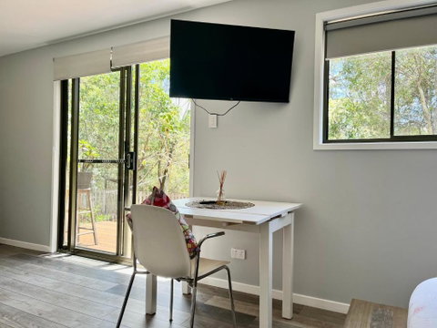 Stylish Guest Suite In Everton Hills - Kawana Tourism 3