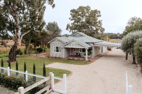 SULTANA - Maximalist Accommodation - Kawana Tourism 2