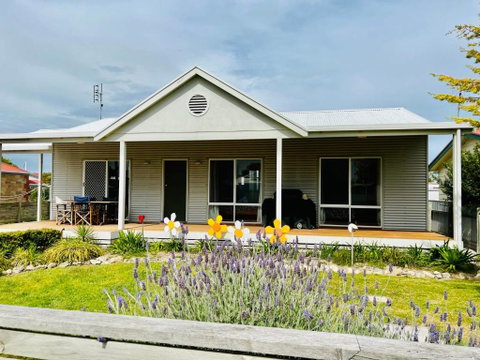 SUMMER DAYSIES - Pet Friendly WiFi - Kawana Tourism 0