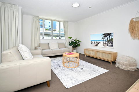 Sun, Surf, And Sand At Parkyn! - Kawana Tourism 3