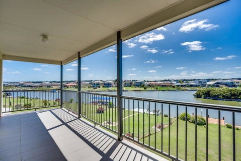 T2 12 Wentworth Pde Hindmarsh Island - No Linen Included - Kawana Tourism 2