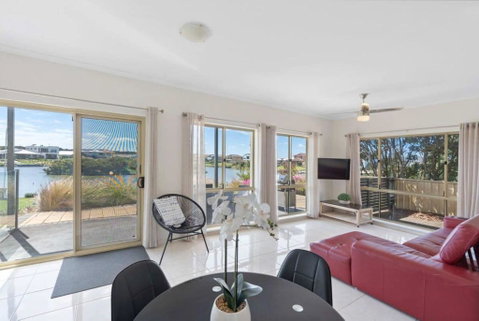 T2 12 Wentworth Pde Hindmarsh Island - No Linen Included - Kawana Tourism 3