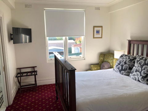 The Corner Hotel Alexandra - Kawana Tourism 1