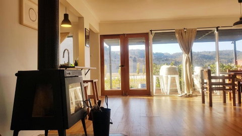 The Harvest, Ese Vineyard Cottage - Kawana Tourism 2