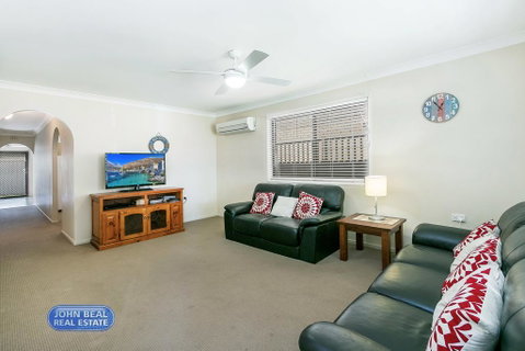 Beachside Holiday Home - Kawana Tourism 2