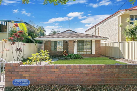 Beachside Holiday Home - Kawana Tourism 0