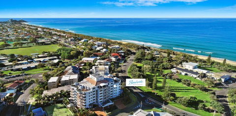 Beachside Resort Kawana Waters - Kawana Tourism 4