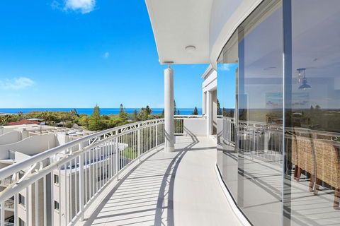 Beachside Resort Kawana Waters - Kawana Tourism 2