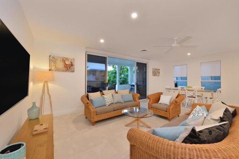 Beachview Villa 7 Plantation House - Kawana Tourism 3