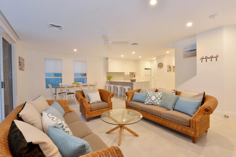 Beachview Villa 7 Plantation House - Kawana Tourism 2