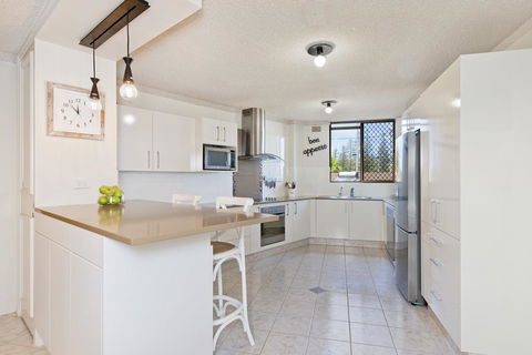 Beauty At The Beach - Modern Beachfront Apartment - Kawana Tourism 2