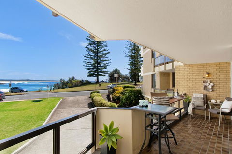 Beauty At The Beach - Modern Beachfront Apartment - Kawana Tourism 1
