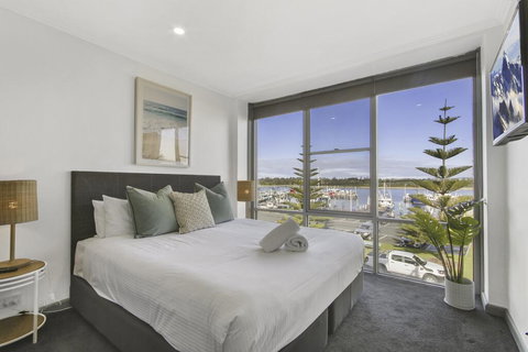 Bellevue On The Lakes - Kawana Tourism 2
