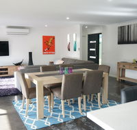 Ben's Place - modern  convenient - Kawana Tourism