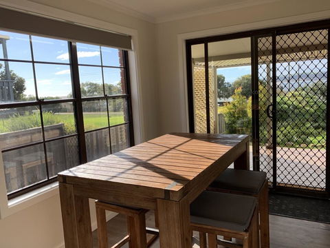 Berds Nest - Kawana Tourism 0