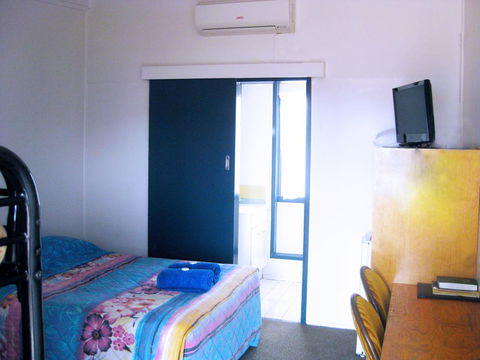 Billabong Hotel - Kawana Tourism 2