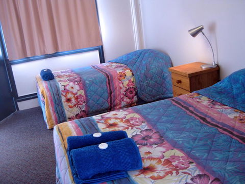 Billabong Hotel - Kawana Tourism 1