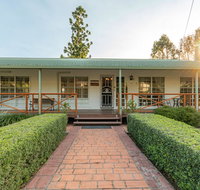 Birds 'n' Bloom Cottages - Kawana Tourism