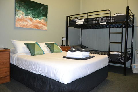 Black Diamond Lodge - Kawana Tourism 2