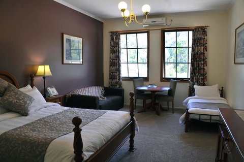 Black Spur Inn - Kawana Tourism 1