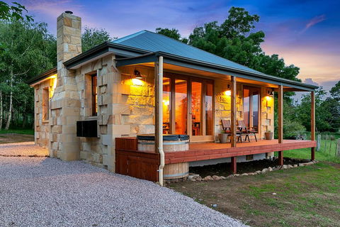 Blackwood Park Cottages Mole Creek - Kawana Tourism 0