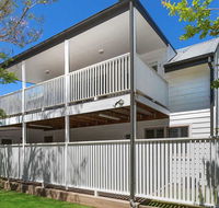 Blake Loft on Manning - 500 metres to two beaches - Kawana Tourism
